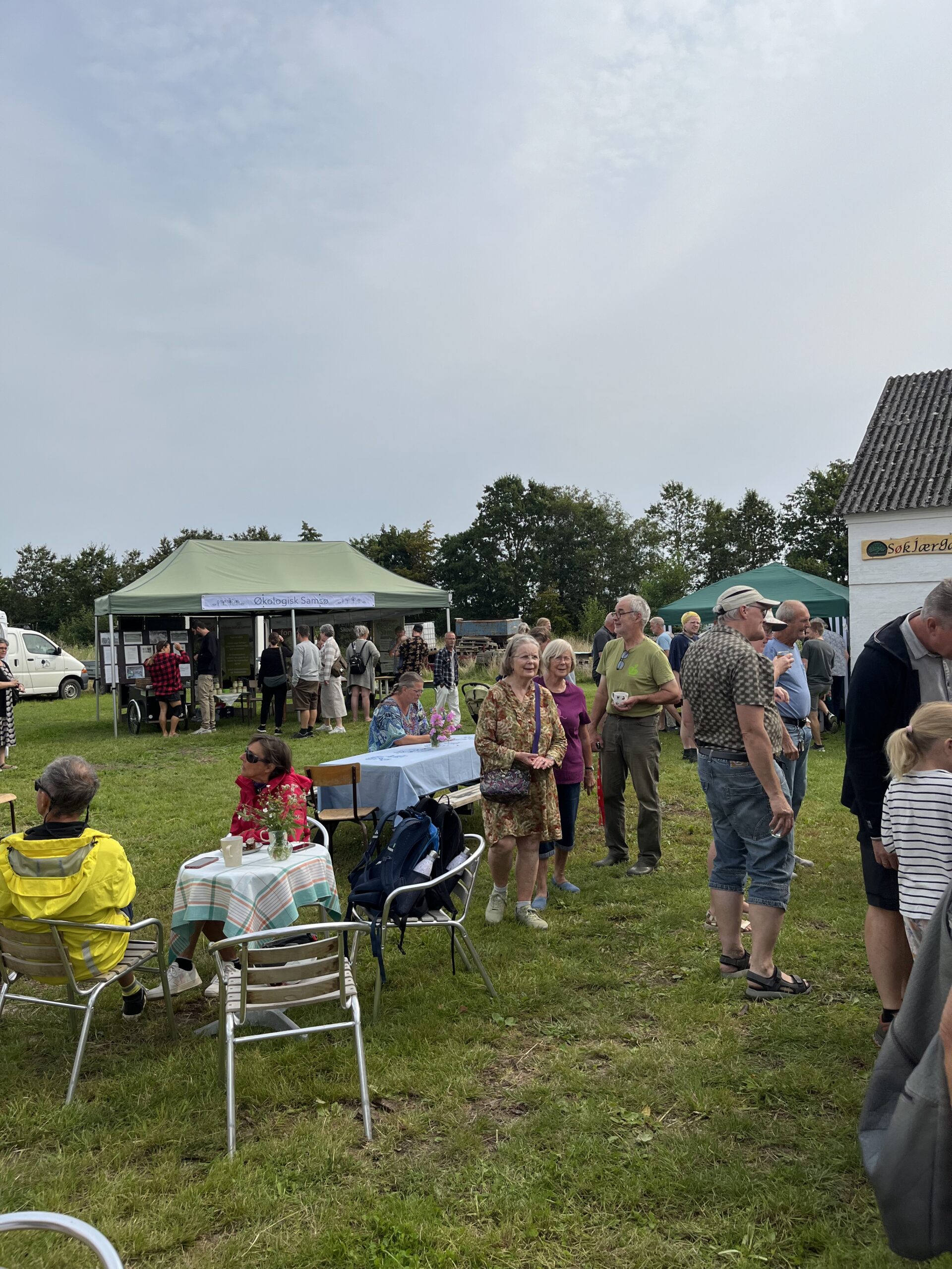IMG_2049_gæster_aug_2024 Mennesker på bondemarkedet